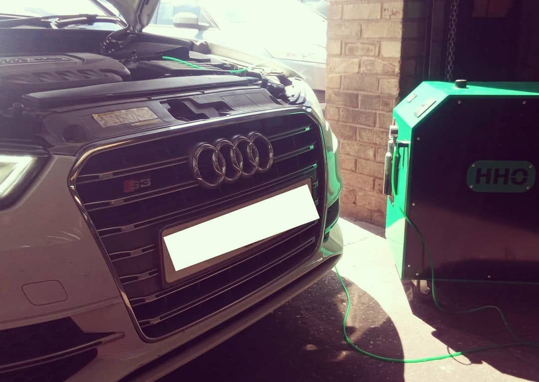 Audi S3 engine carbon cleaning at MRD Automotive